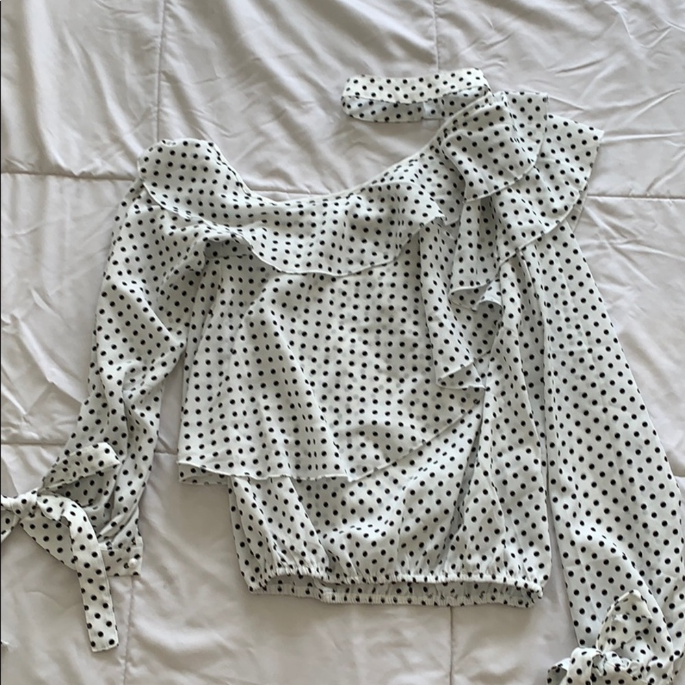 Off the shoulder polka dot top!